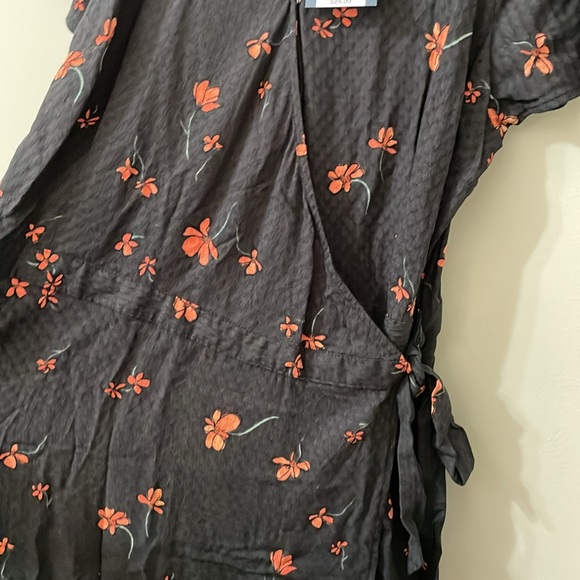 Universal thread NWT black floral wrap dress - Picture 5 of 6